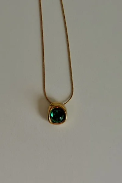green necklace 2